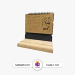 تقویم رومیزی 1404 کرافتی پایه چوبی