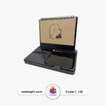 تقویم رومیزی 1404 کرافتی با پایه چوبی یادداشت دار