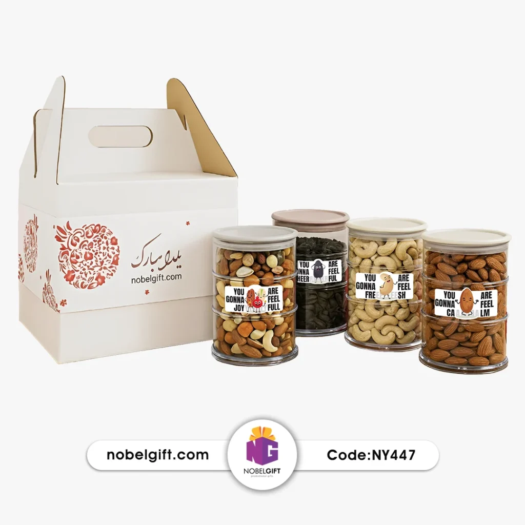 هدیه تبلیغاتی یلدایی NY447 شامل انواع خشکبار (بادام، تخمه، بادام هندی).